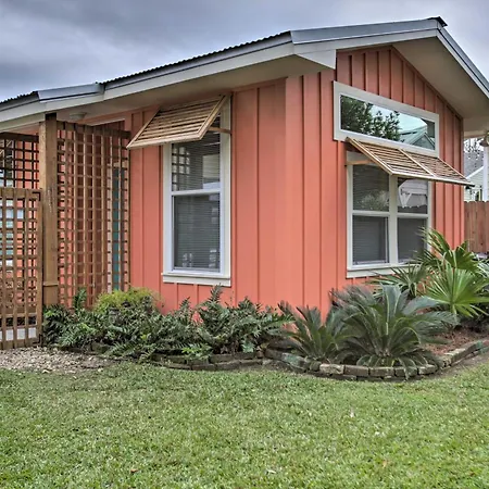 Walk To Beach From Chic Old Town Apartment With Yard